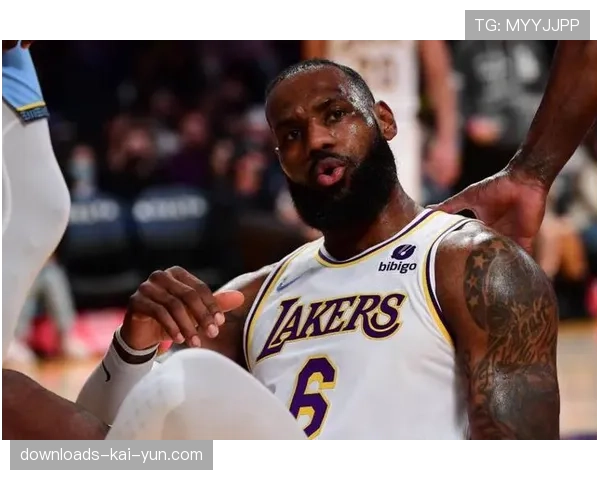 特写：40岁的勒布朗·詹姆斯在关键卡位战中出场时间再超40分钟